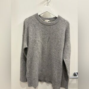 Aritzia - Community - Grey sweater